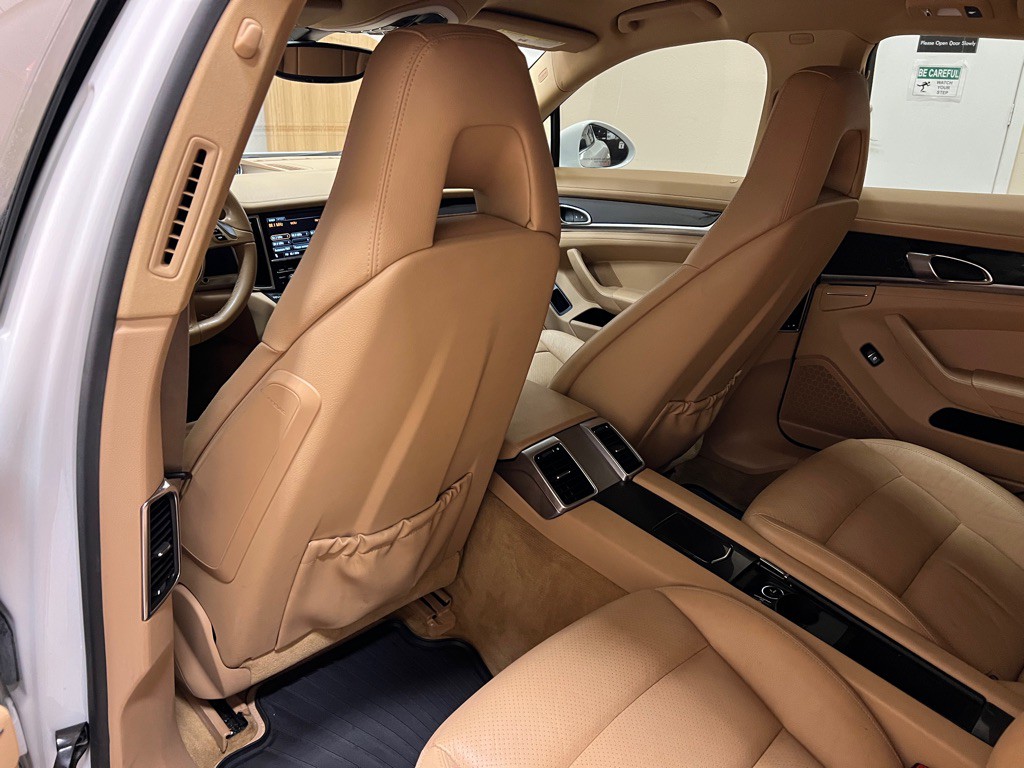 2013 Porsche Panamera Image 30