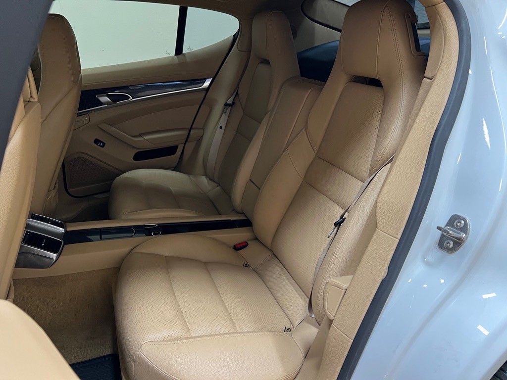 2013 Porsche Panamera Image 31