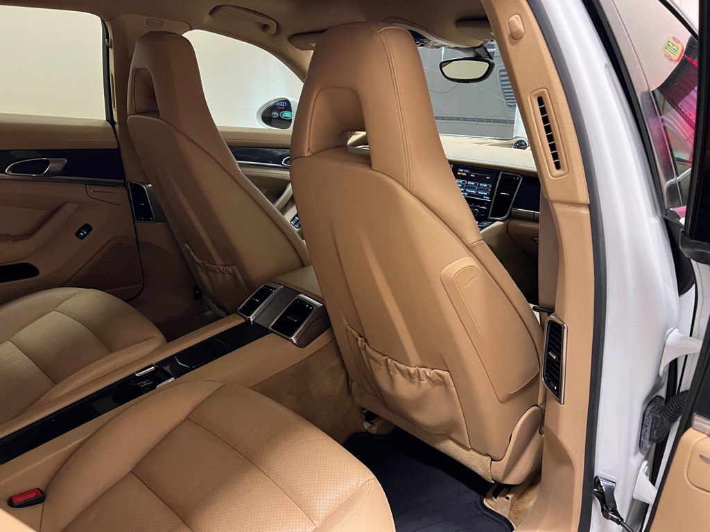 2013 Porsche Panamera Image 33