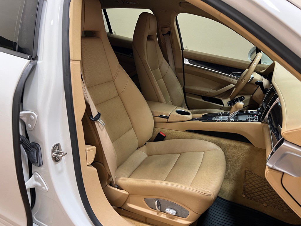 2013 Porsche Panamera Image 34