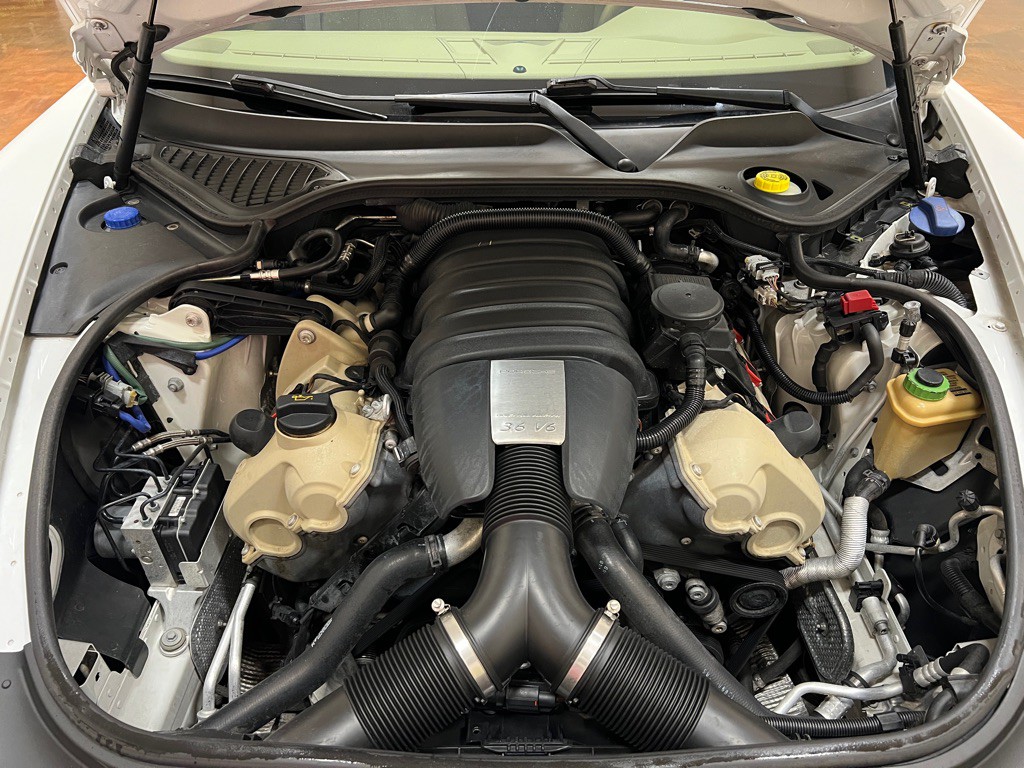 2013 Porsche Panamera Image 37