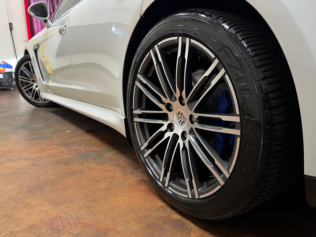 2013 Porsche Panamera Image 41