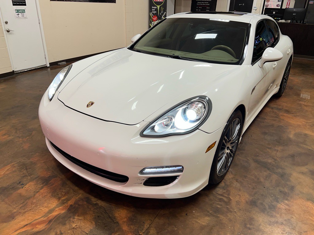 2013 Porsche Panamera Image 46