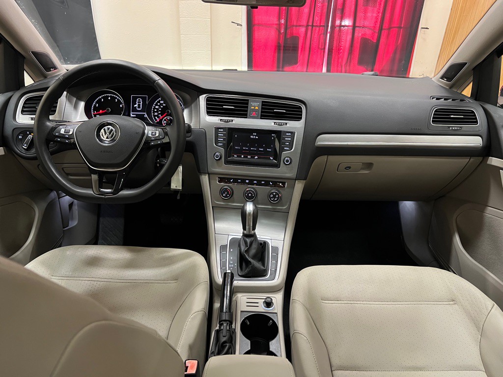 2015 Volkswagen Golf Image 14