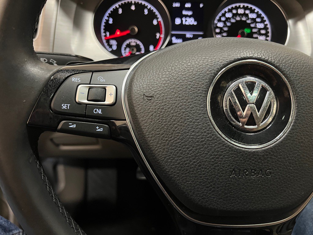 2015 Volkswagen Golf Image 17