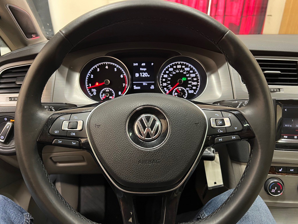 2015 Volkswagen Golf Image 18