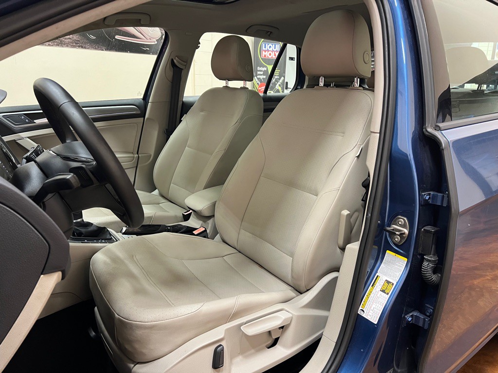 2015 Volkswagen Golf Image 29