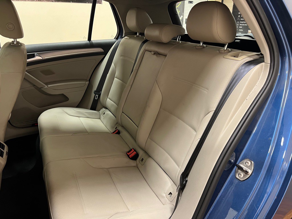 2015 Volkswagen Golf Image 31