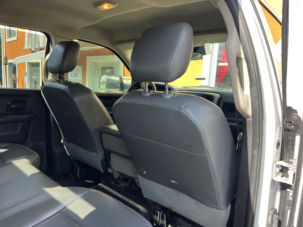 2017 RAM 3500 Image 32