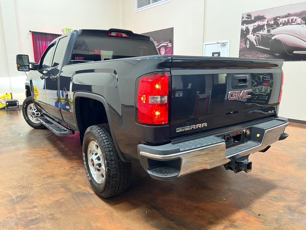 2019 GMC Sierra Image 2