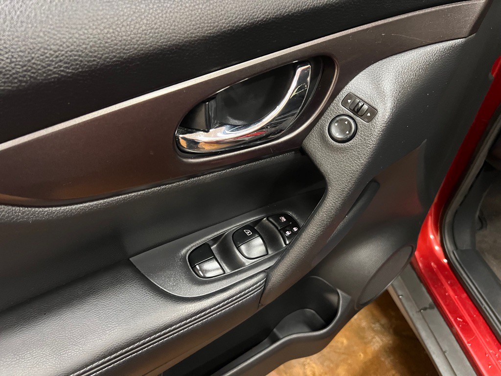 2015 Nissan Rogue Image 26