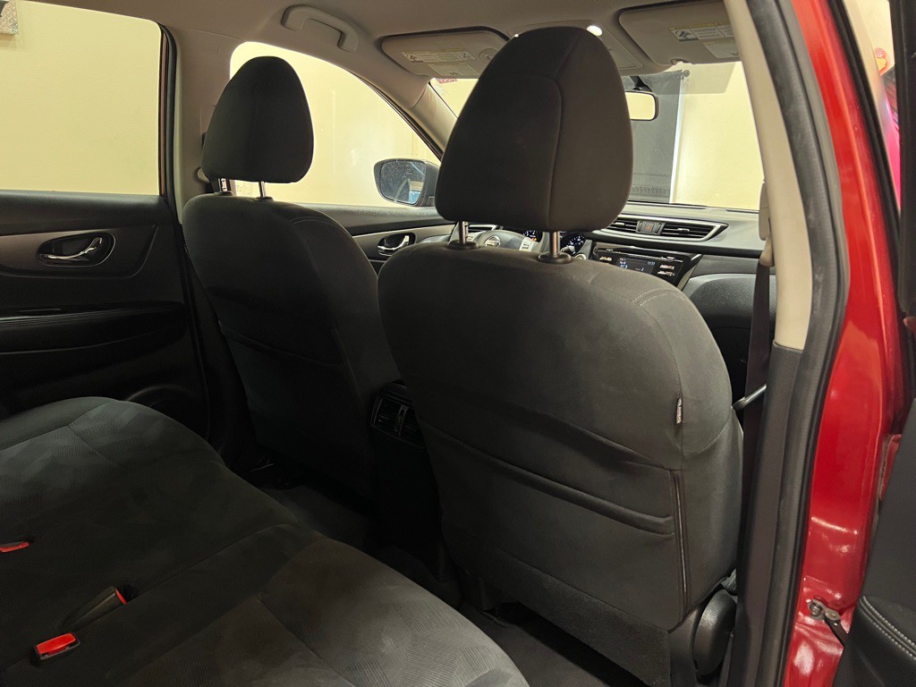 2015 Nissan Rogue Image 32