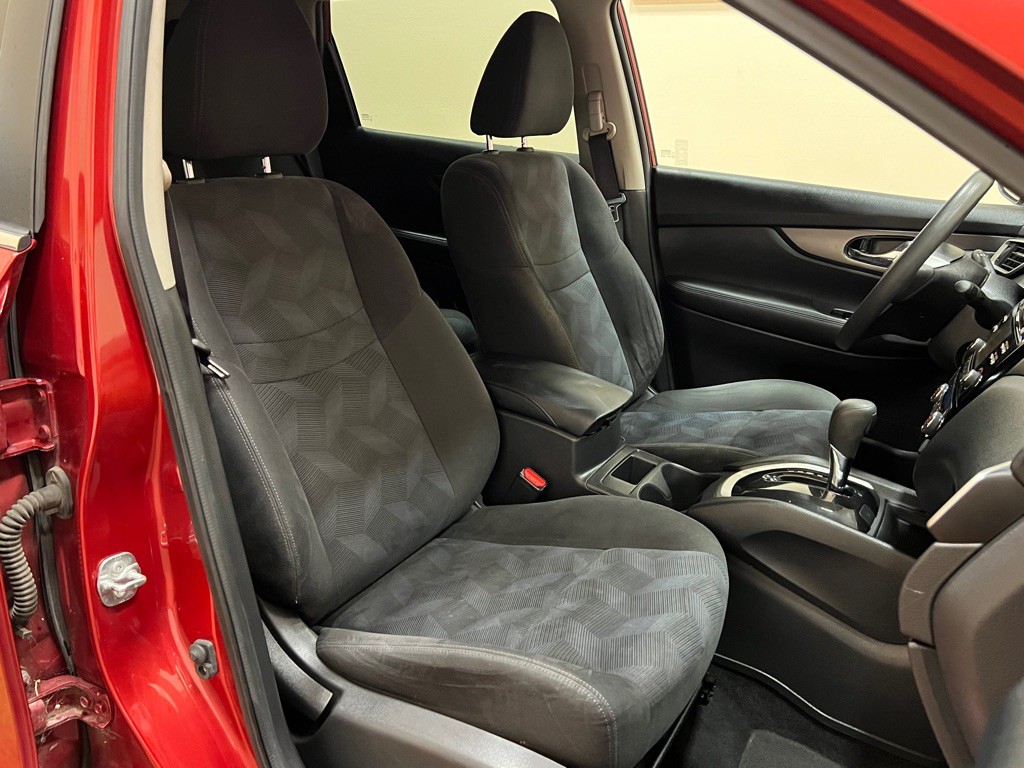 2015 Nissan Rogue Image 33