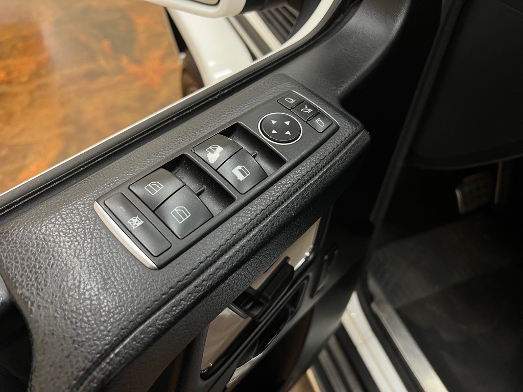 2014 Mercedes-Benz G-Class Image 29