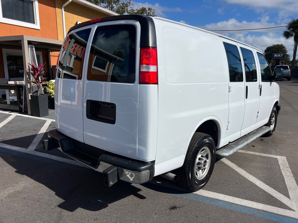 2021 GMC Savana Image 9