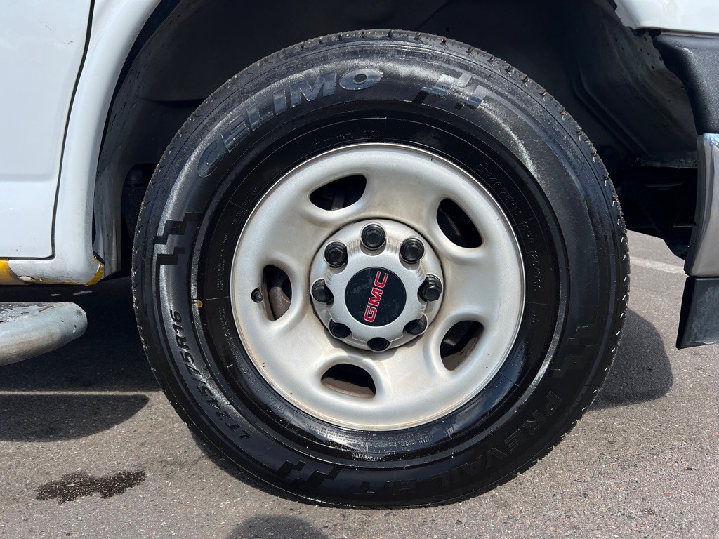 2021 GMC Savana Image 10