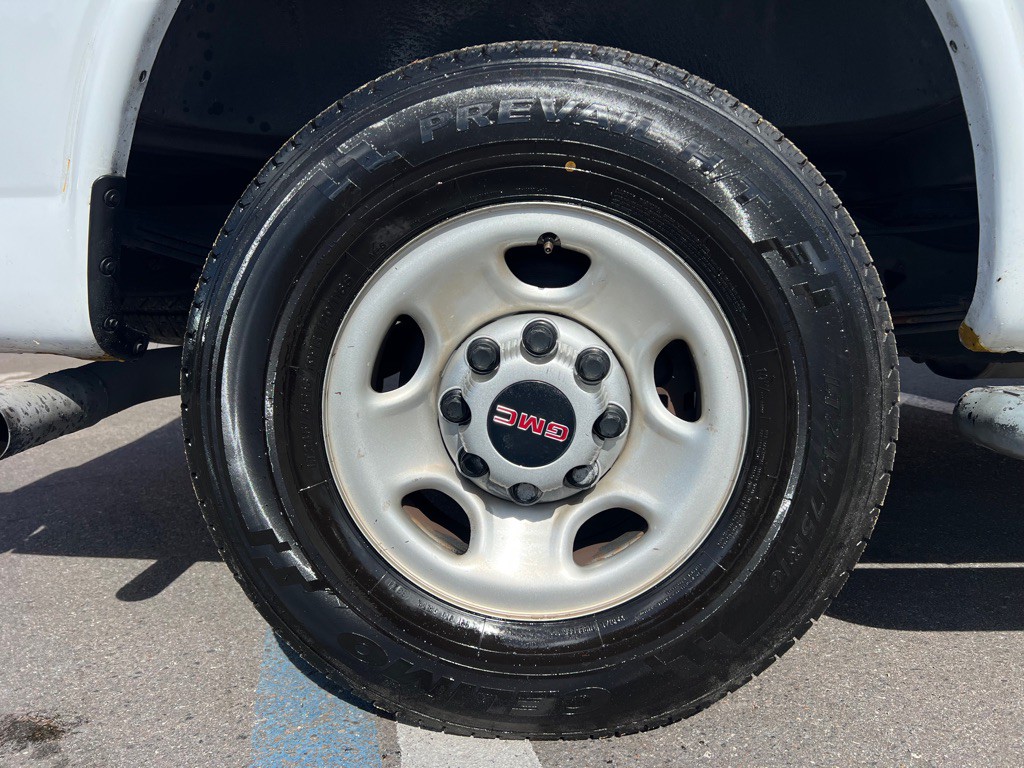 2021 GMC Savana Image 11