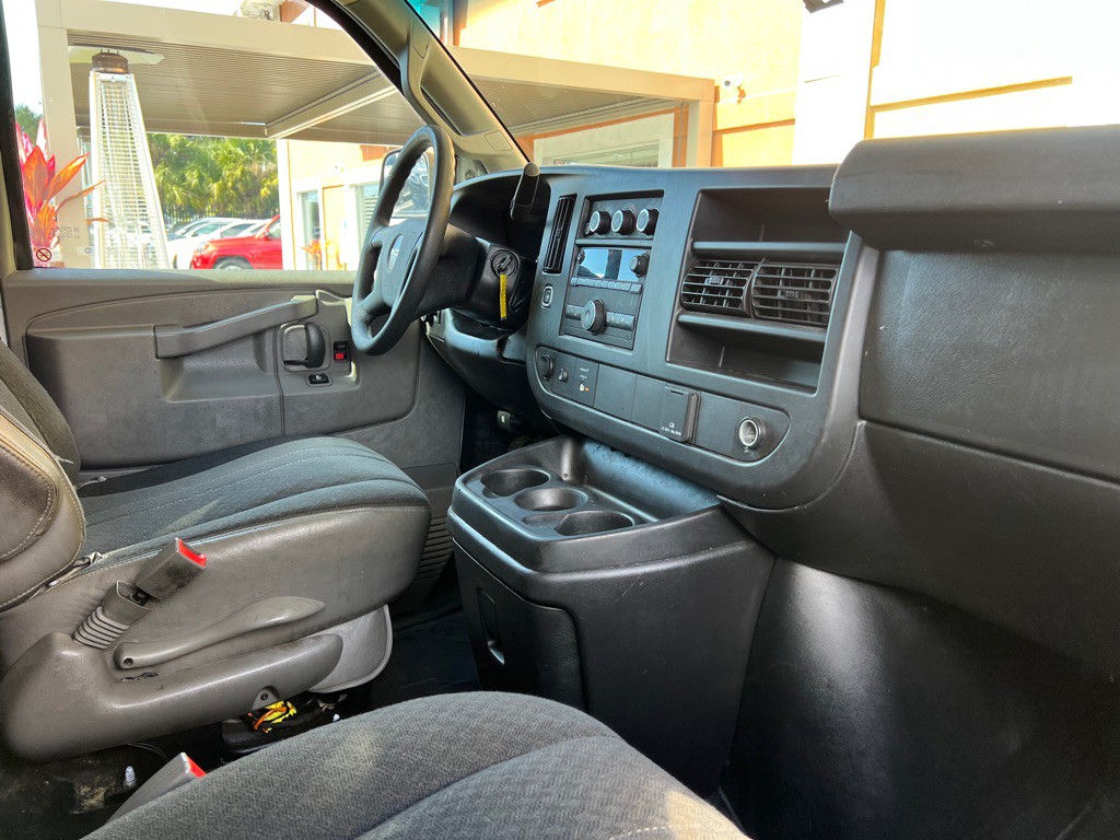 2021 GMC Savana Image 13