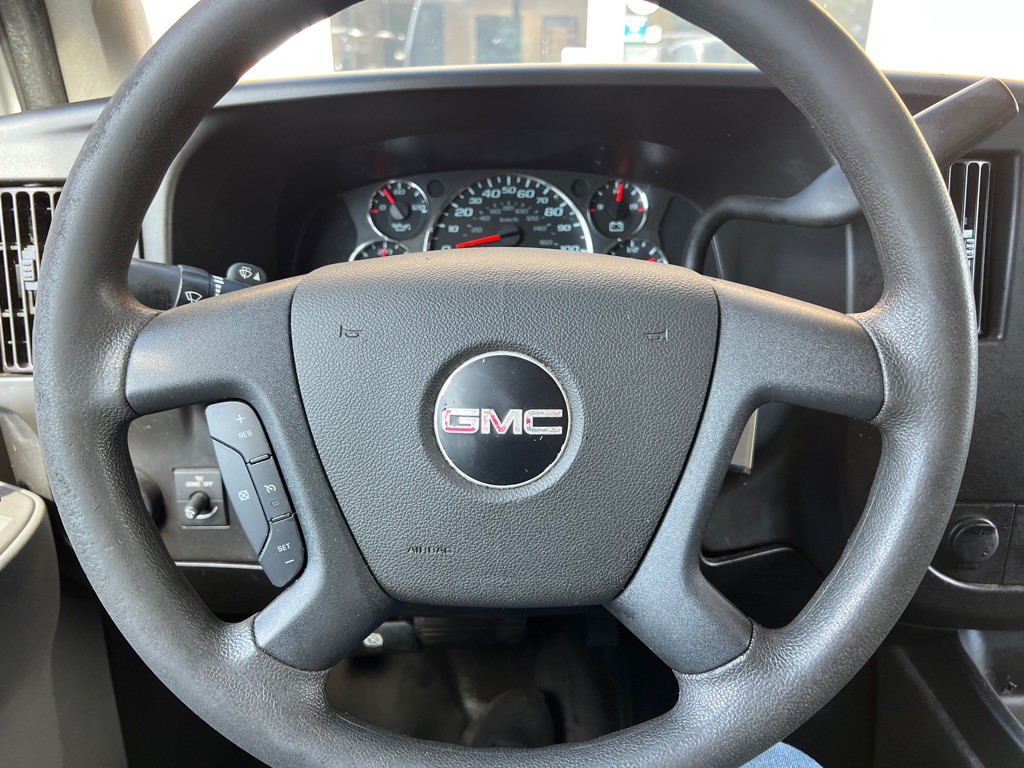 2021 GMC Savana Image 16