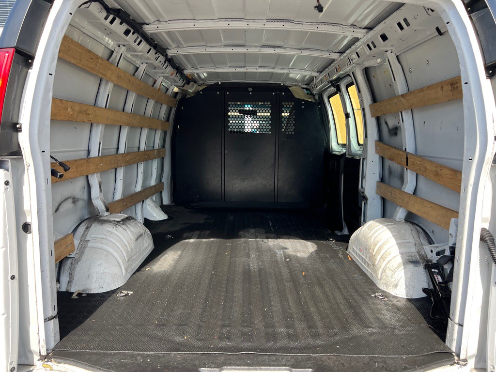 2021 GMC Savana Image 24