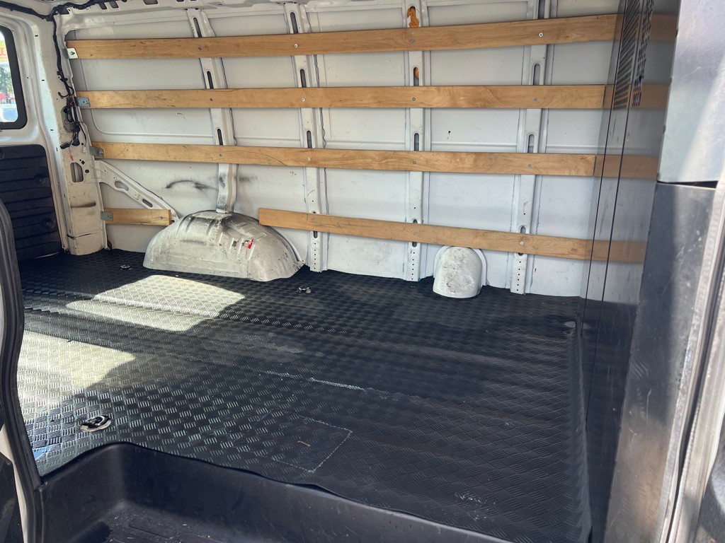 2021 GMC Savana Image 25