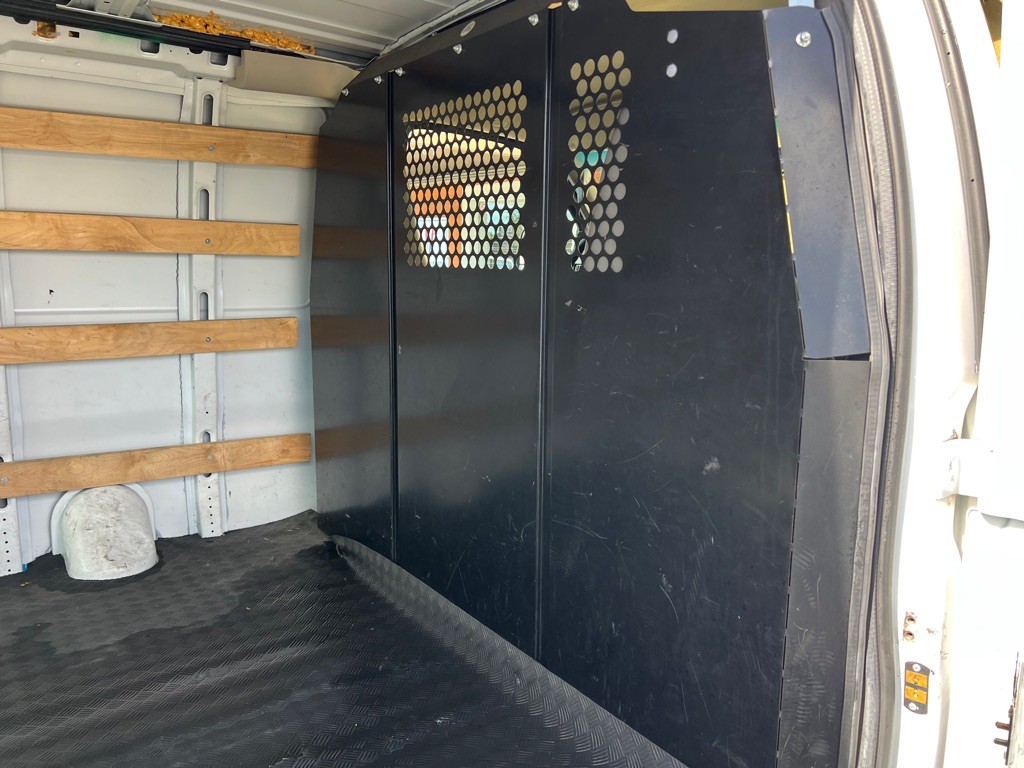 2021 GMC Savana Image 26