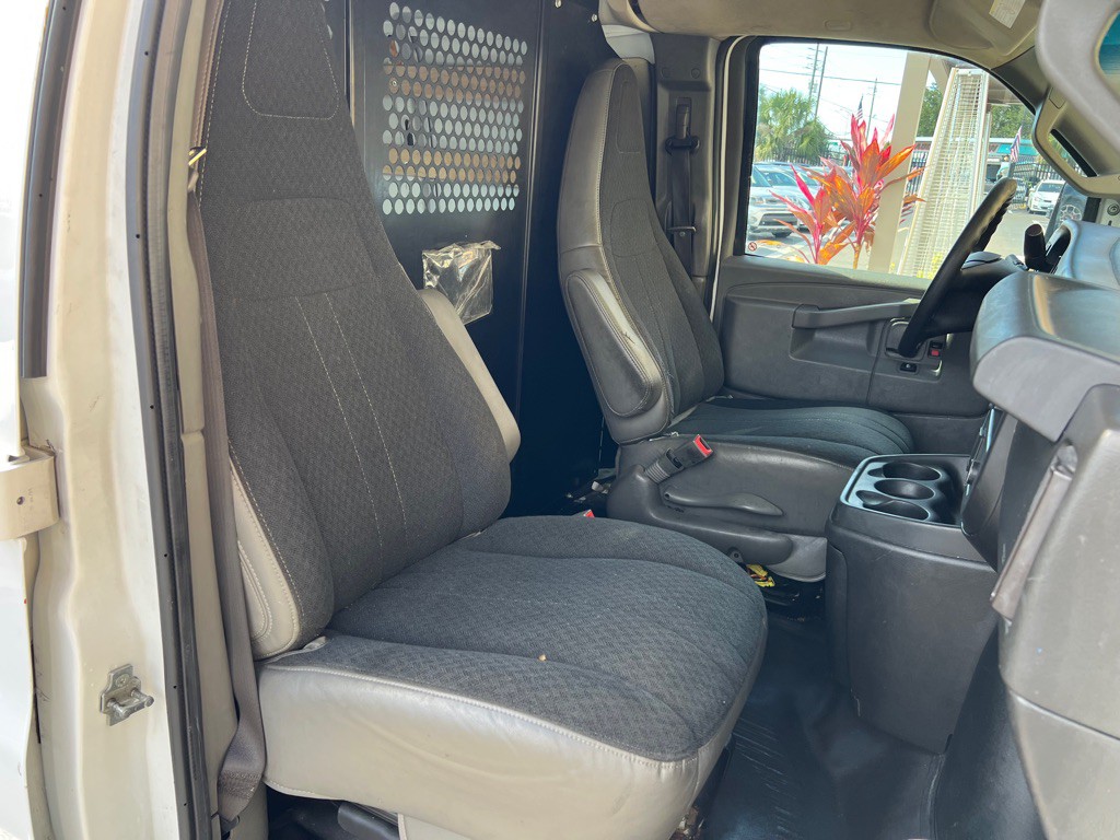 2021 GMC Savana Image 27