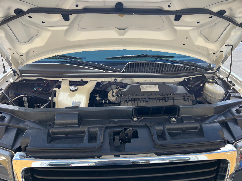 2021 GMC Savana Image 28