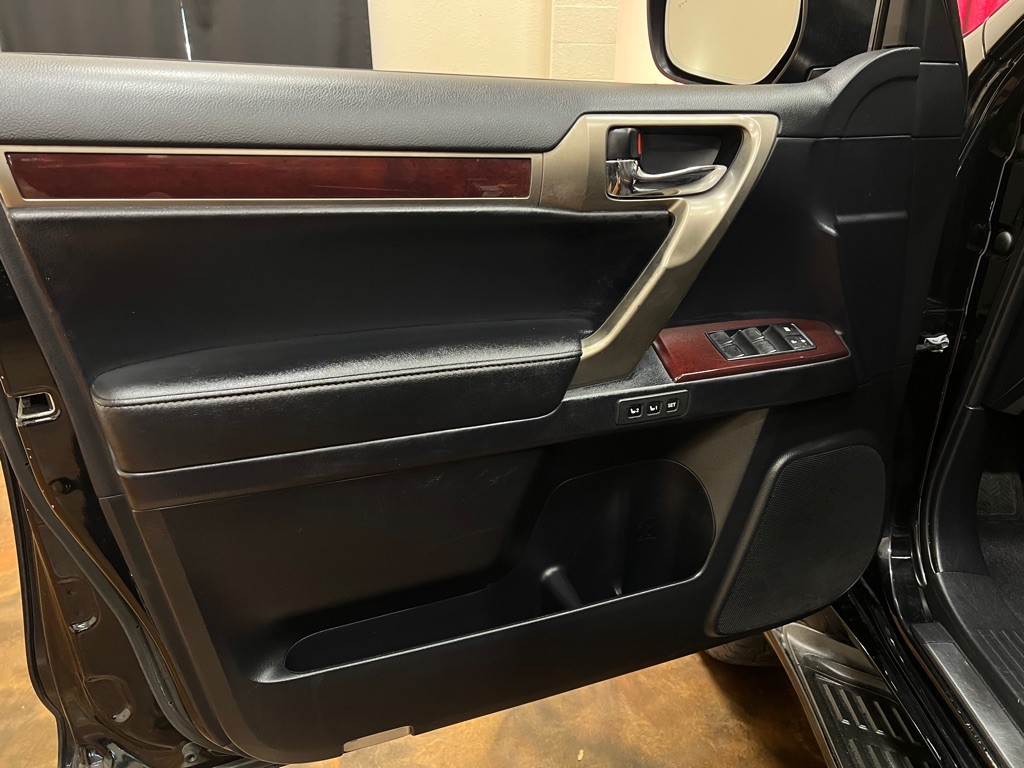 2014 Lexus GX 460 Image 30