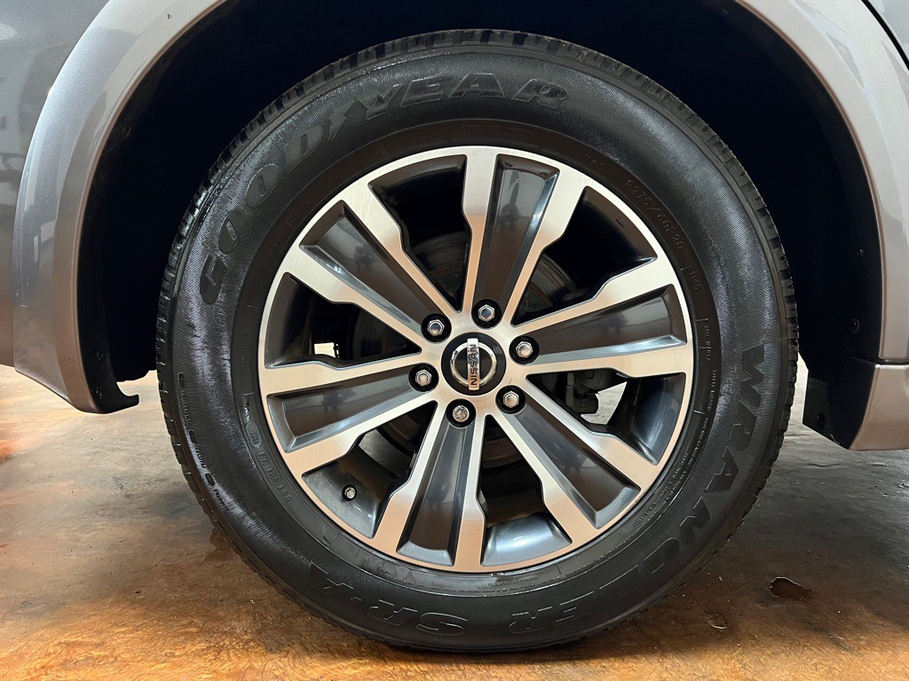 2017 Nissan Armada Image 12