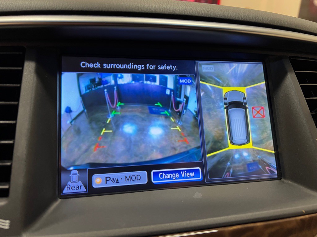 2017 Nissan Armada Image 24