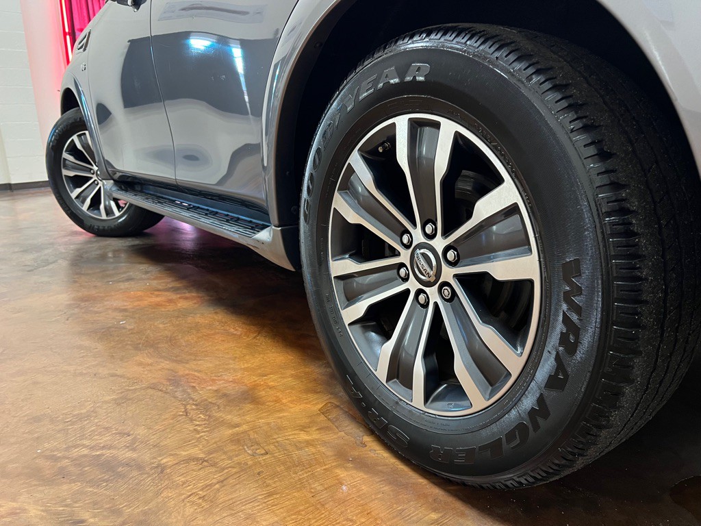 2017 Nissan Armada Image 40