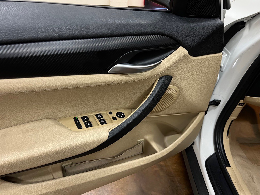 2015 BMW X1 Image 25