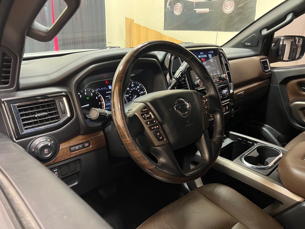 2020 Nissan Titan Image 15