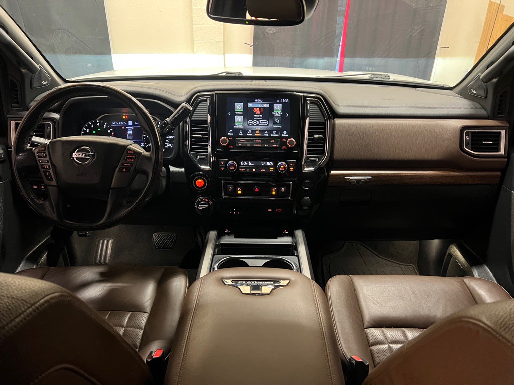 2020 Nissan Titan Image 16