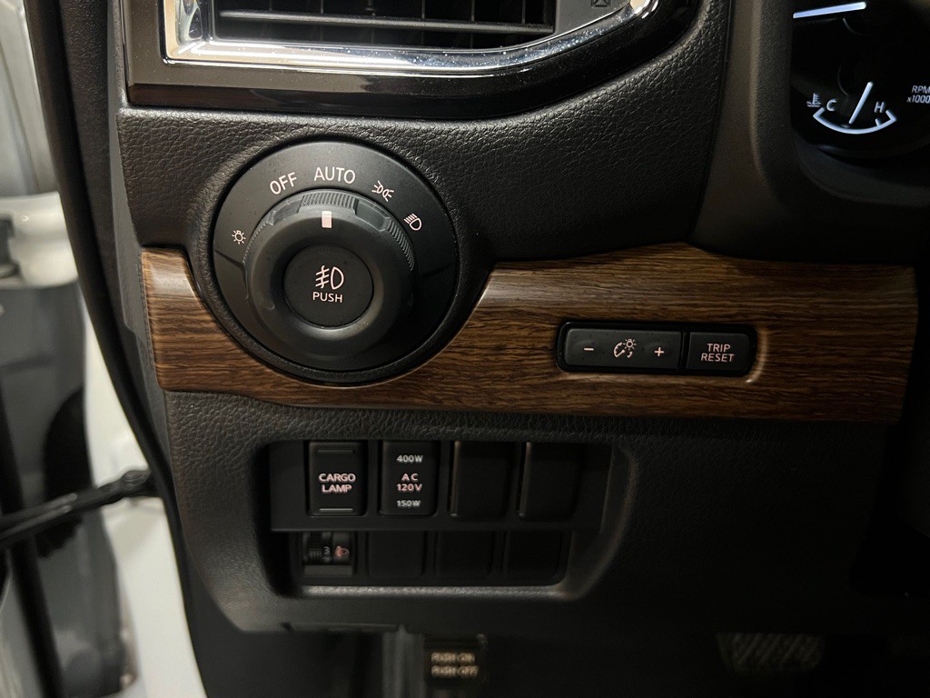 2020 Nissan Titan Image 24