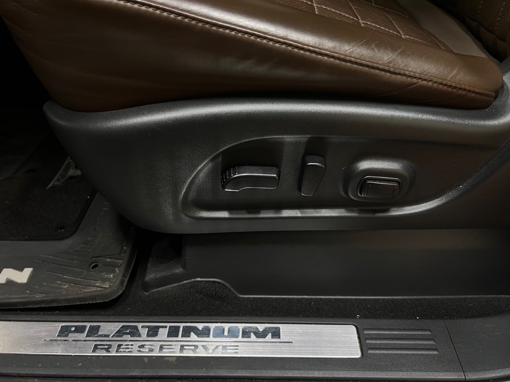 2020 Nissan Titan Image 33