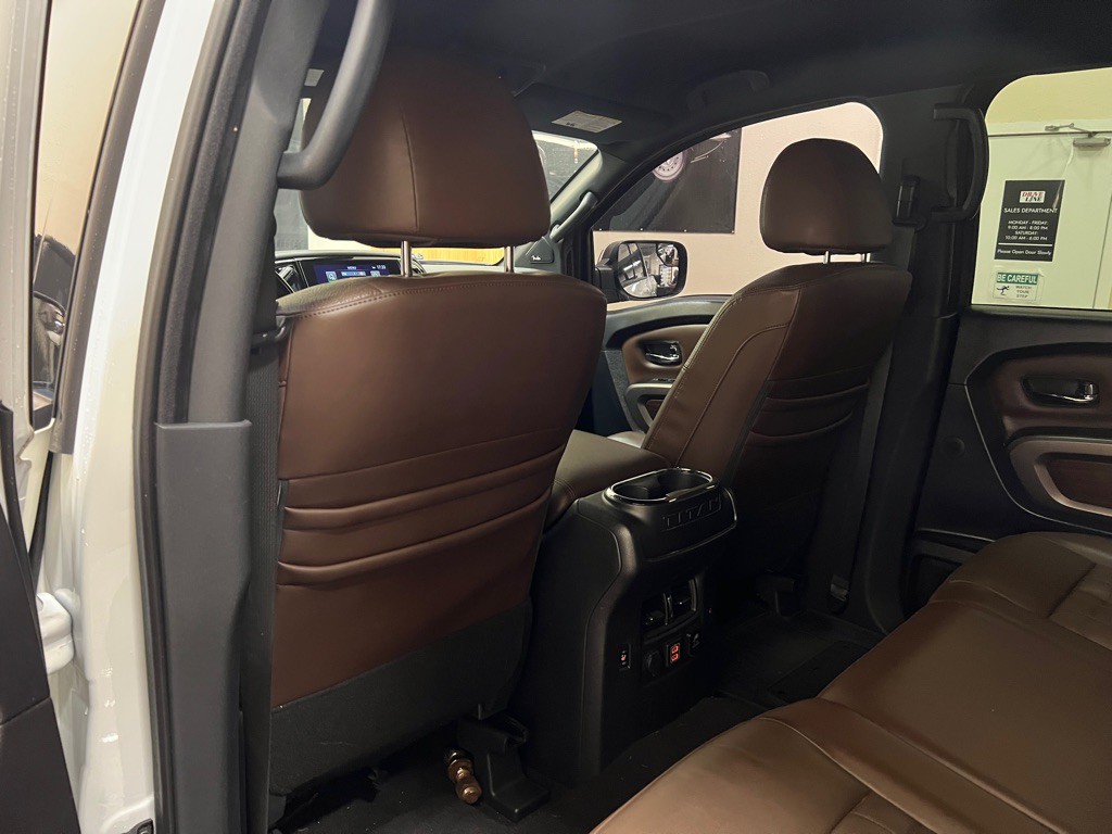 2020 Nissan Titan Image 35