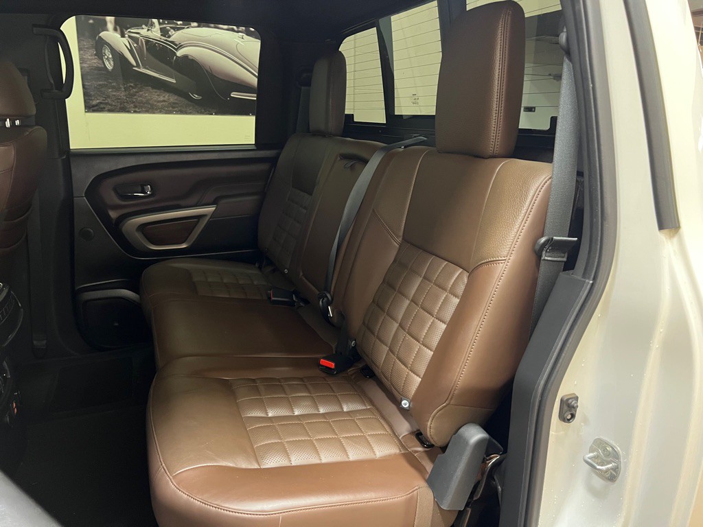 2020 Nissan Titan Image 36