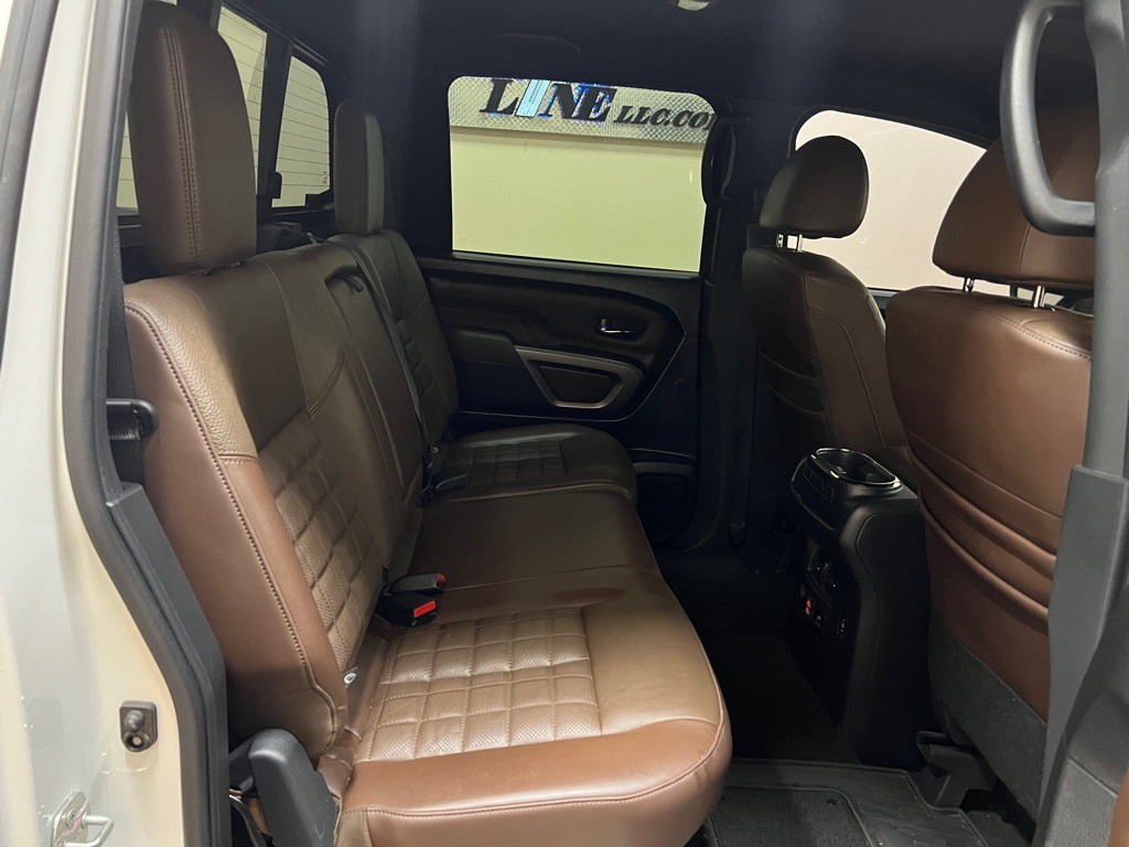 2020 Nissan Titan Image 37