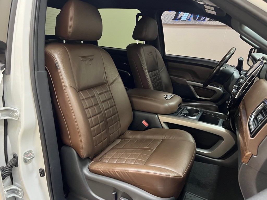2020 Nissan Titan Image 39