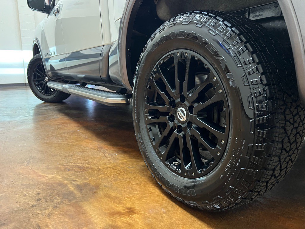 2020 Nissan Titan Image 45