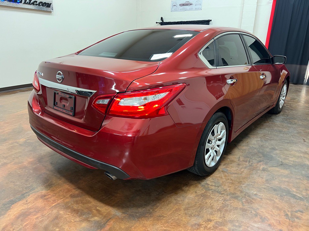2017 Nissan Altima Image 9