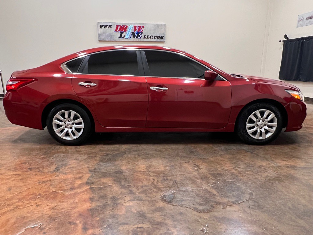 2017 Nissan Altima Image 10