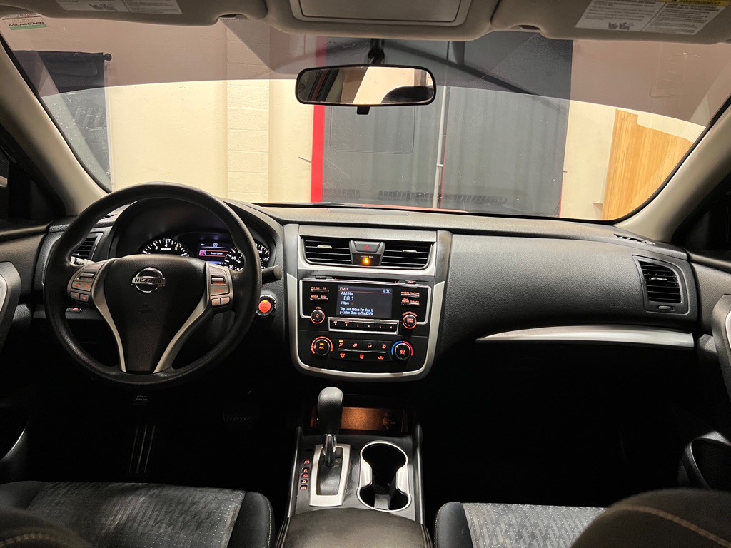 2017 Nissan Altima Image 14