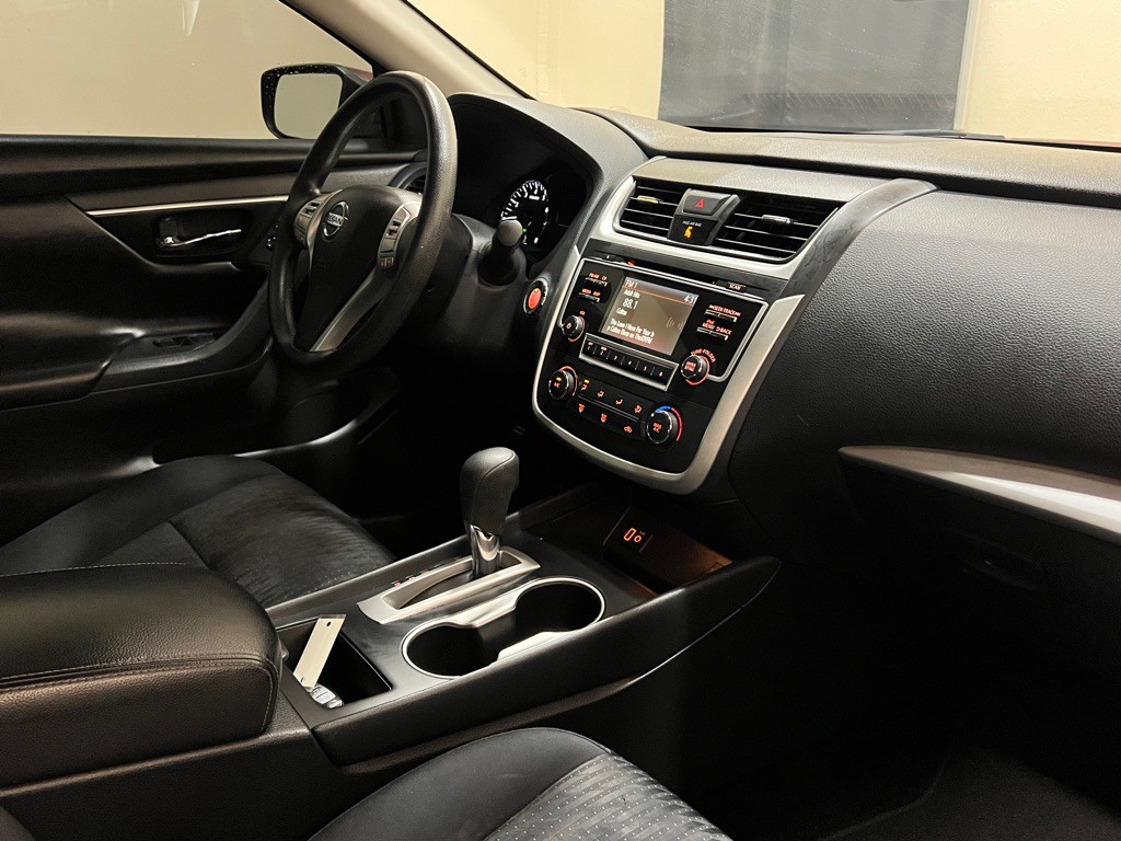 2017 Nissan Altima Image 15