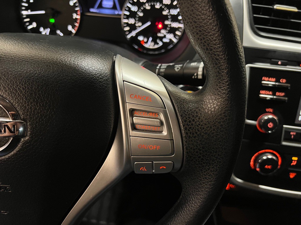 2017 Nissan Altima Image 19