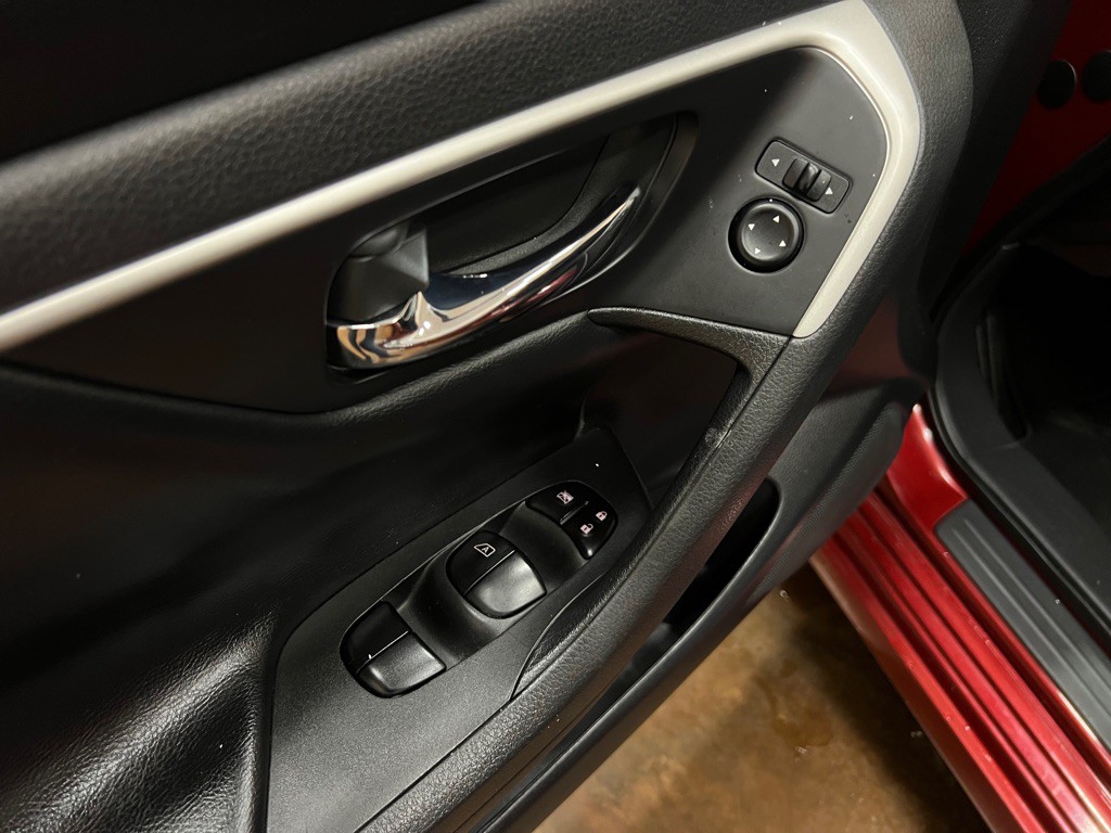 2017 Nissan Altima Image 28