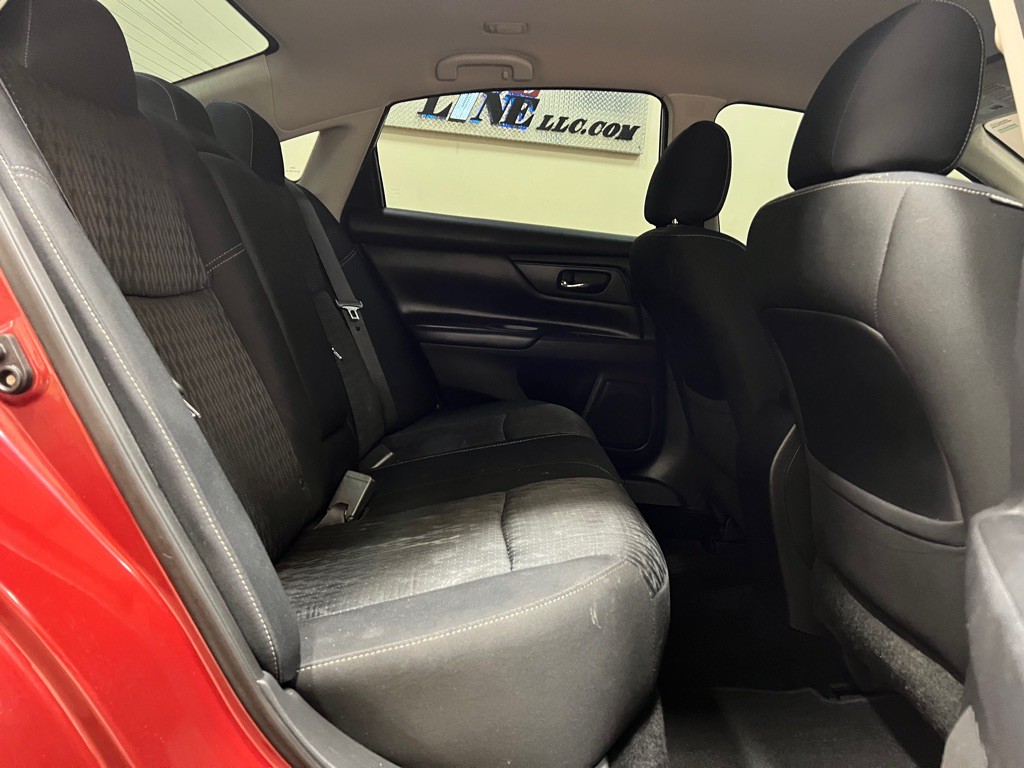 2017 Nissan Altima Image 32