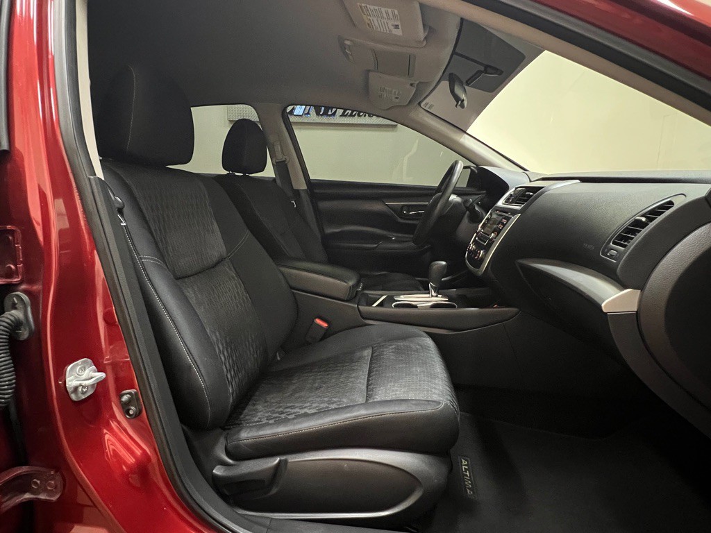 2017 Nissan Altima Image 34